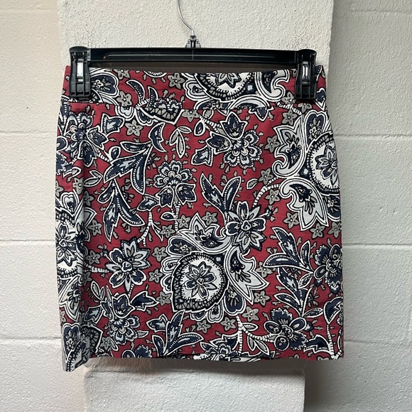 LOFT Dresses & Skirts - LOFT Burgundy and Navy Paisley Mini Skirt